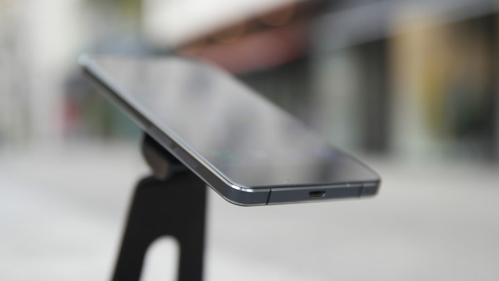 una-giornata-uno-smartphone-da-99-euro-sopravvissuto