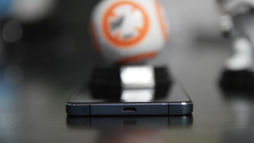 una-giornata-uno-smartphone-da-99-euro-sopravvissuto