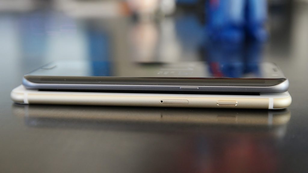 galaxy-s7-edge-vs-iphone-6s-plus-confronto