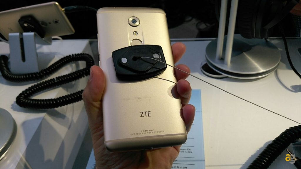 zte-axon-7-la-presentazione-internazionale-live-da-parigi-h-1930