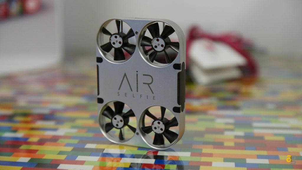 airselfie-minidrone-smartphone-anteprima