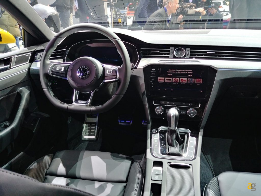 anteprima-al-quadrato-vw-arteon-con-lg-g6