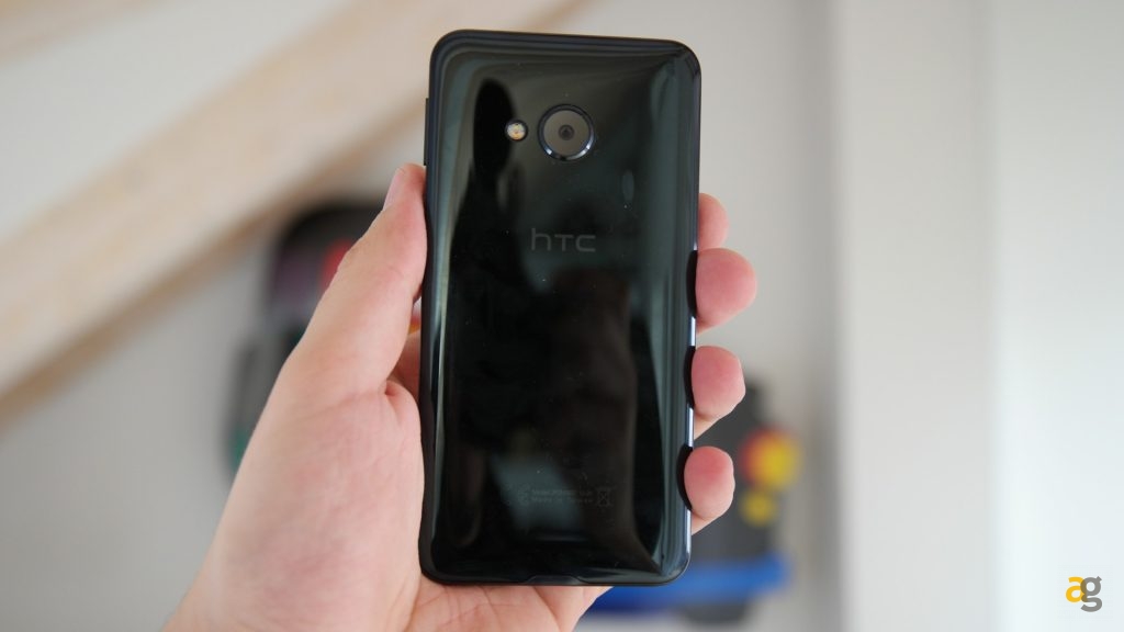 recensione-htc-u-play