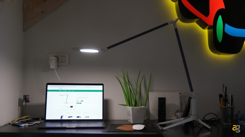 leitz-style-smart-lamp