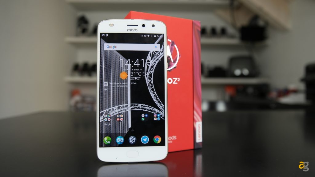 recensione-moto-z2-play