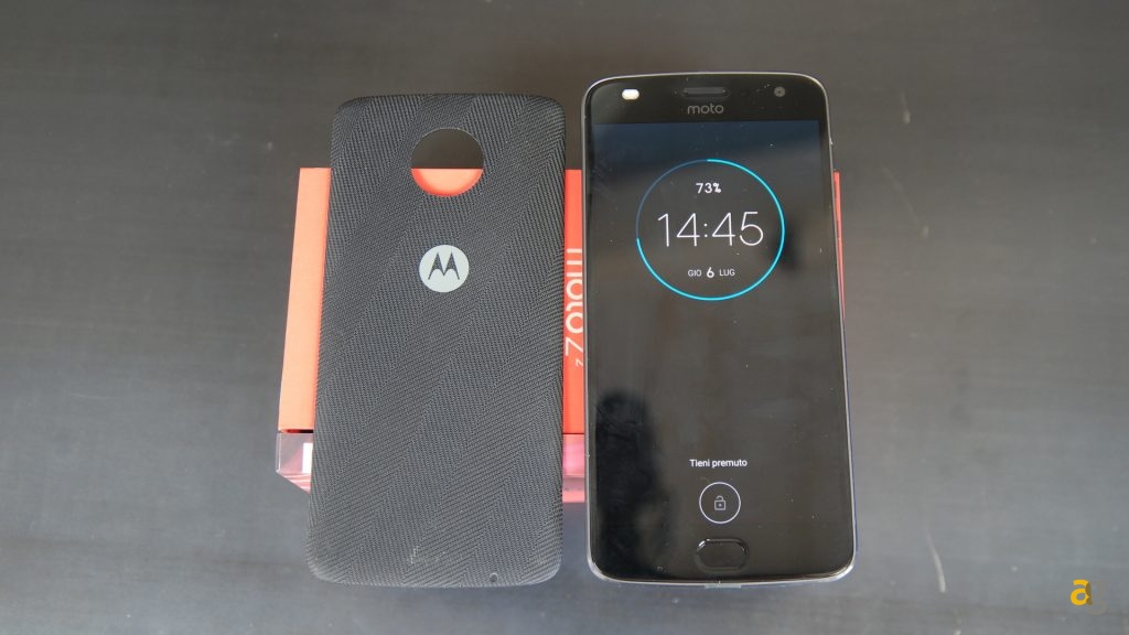 recensione-moto-z2-play
