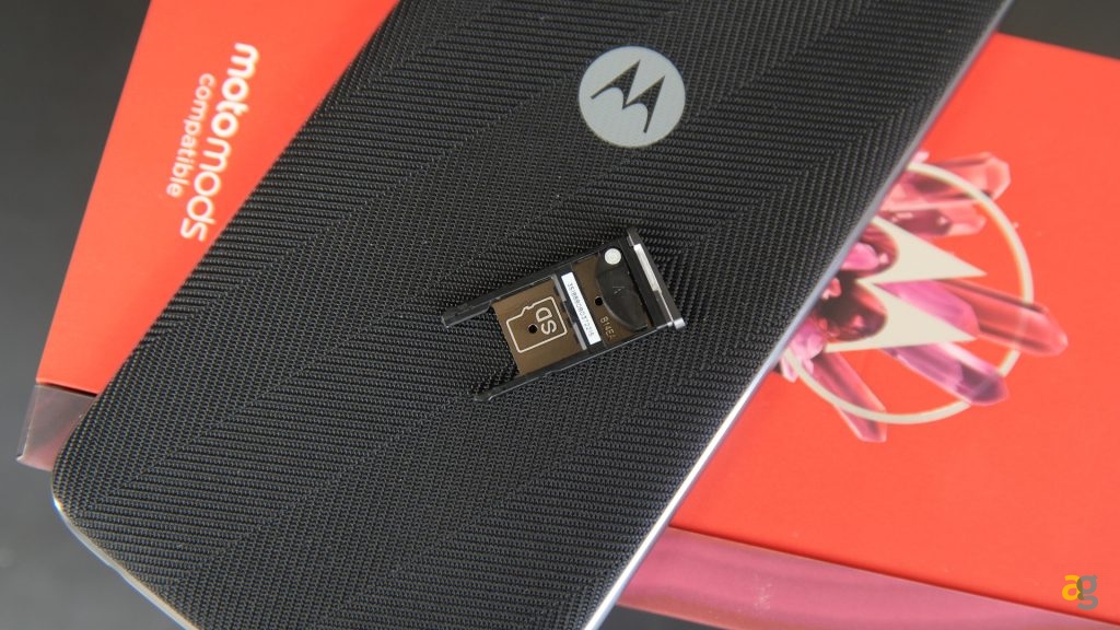 recensione-moto-z2-play