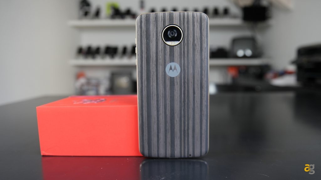 recensione-moto-z2-play