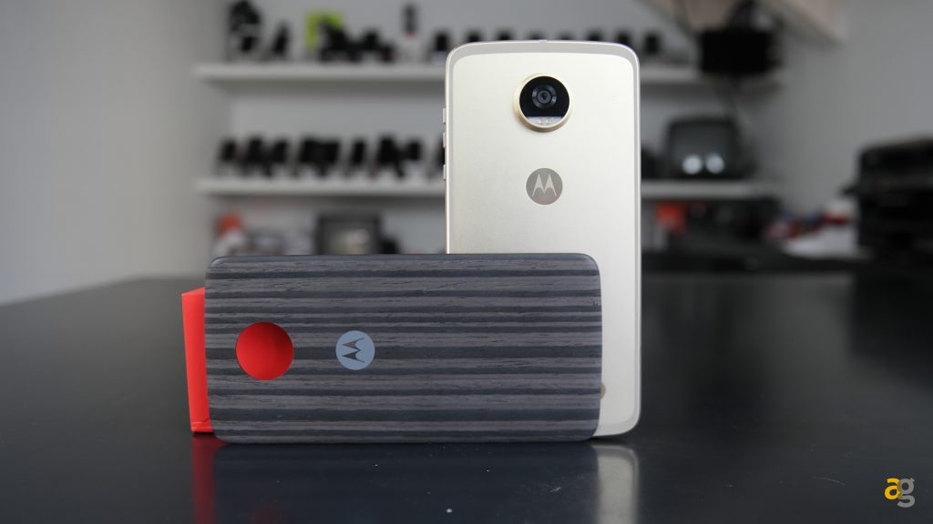 recensione-moto-z2-play