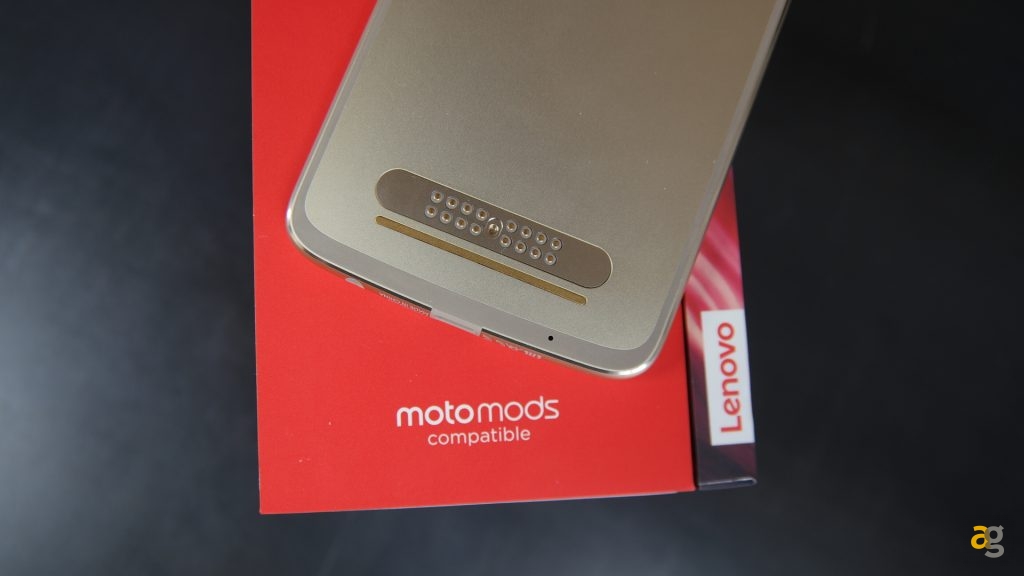 recensione-moto-z2-play