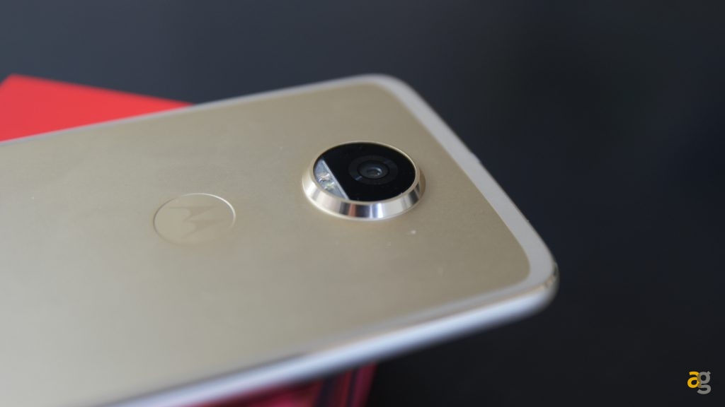 recensione-moto-z2-play