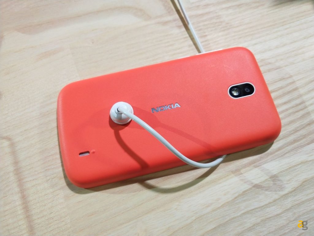 nokia-annuncia-un-8110-nokia-8-7-6