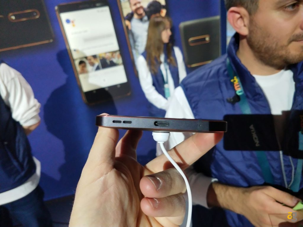 nokia-annuncia-un-8110-nokia-8-7-6