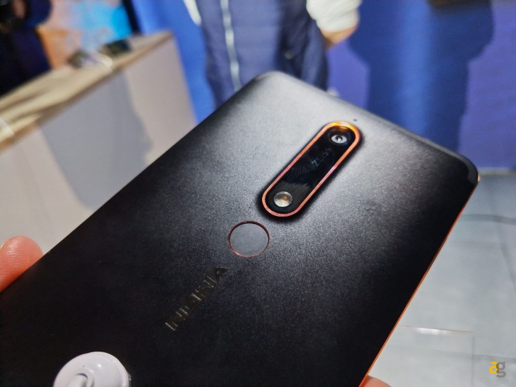 nokia-annuncia-un-8110-nokia-8-7-6