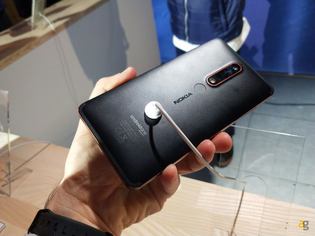 nokia-annuncia-un-8110-nokia-8-7-6