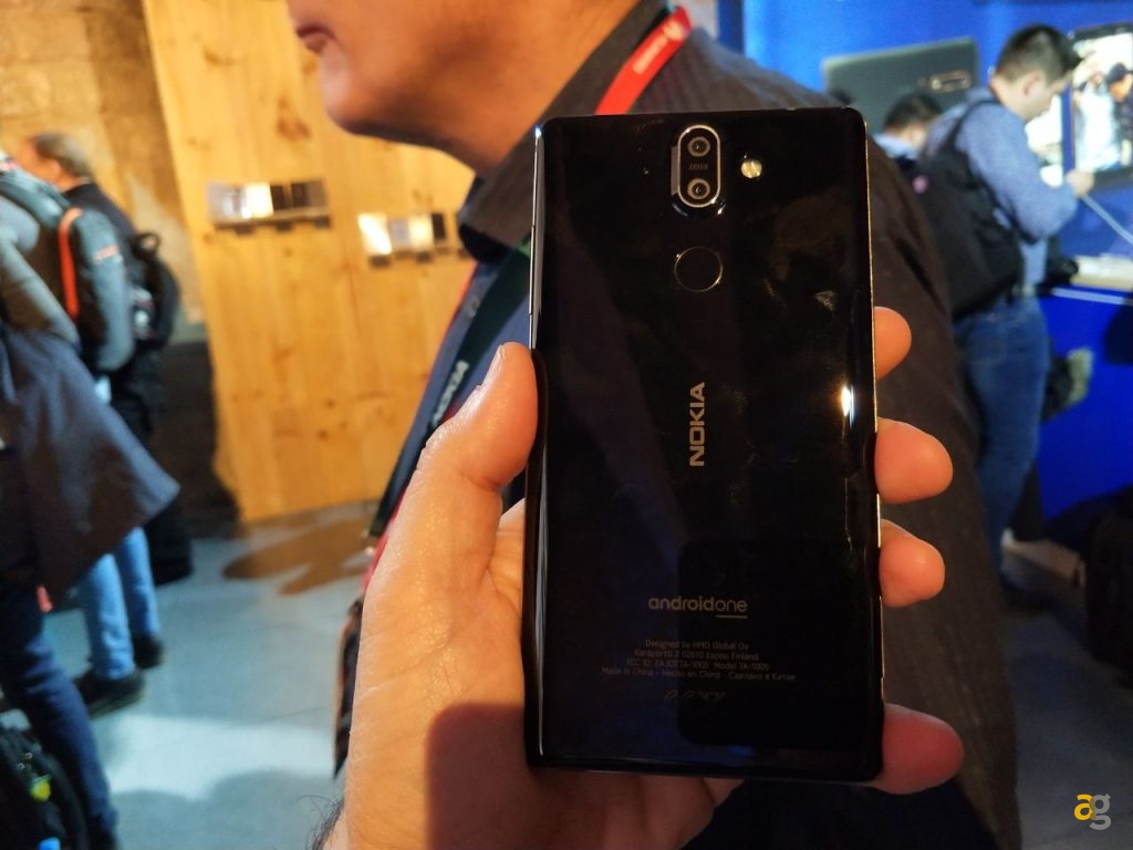 nokia-annuncia-un-8110-nokia-8-7-6