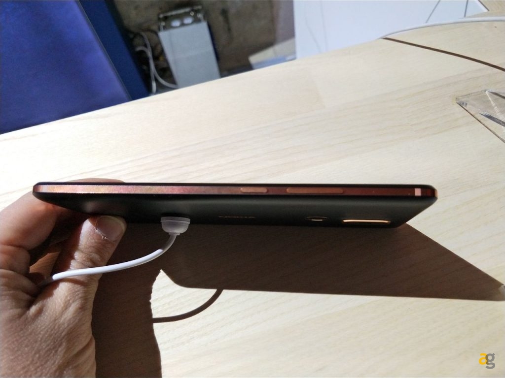 nokia-annuncia-un-8110-nokia-8-7-6