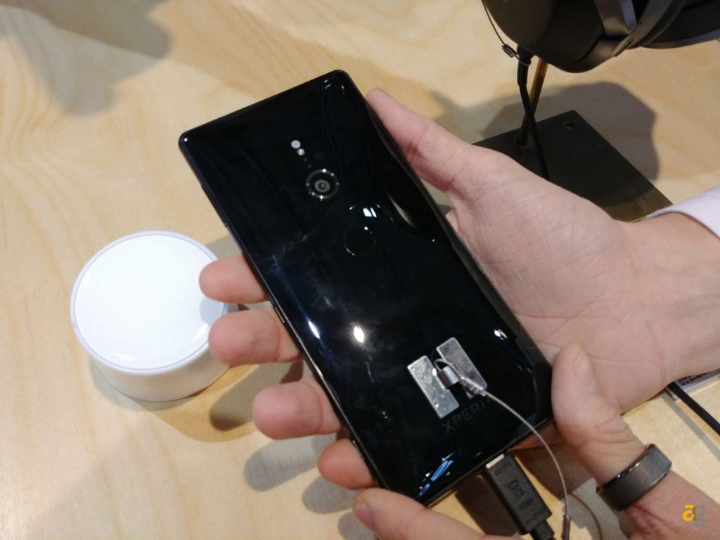 sony-xz2-compact-nuove-cuffie-ear-duo