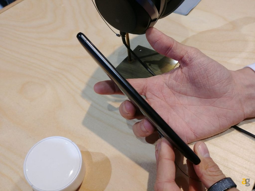 sony-xz2-compact-nuove-cuffie-ear-duo