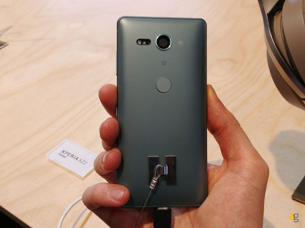 sony-xz2-compact-nuove-cuffie-ear-duo