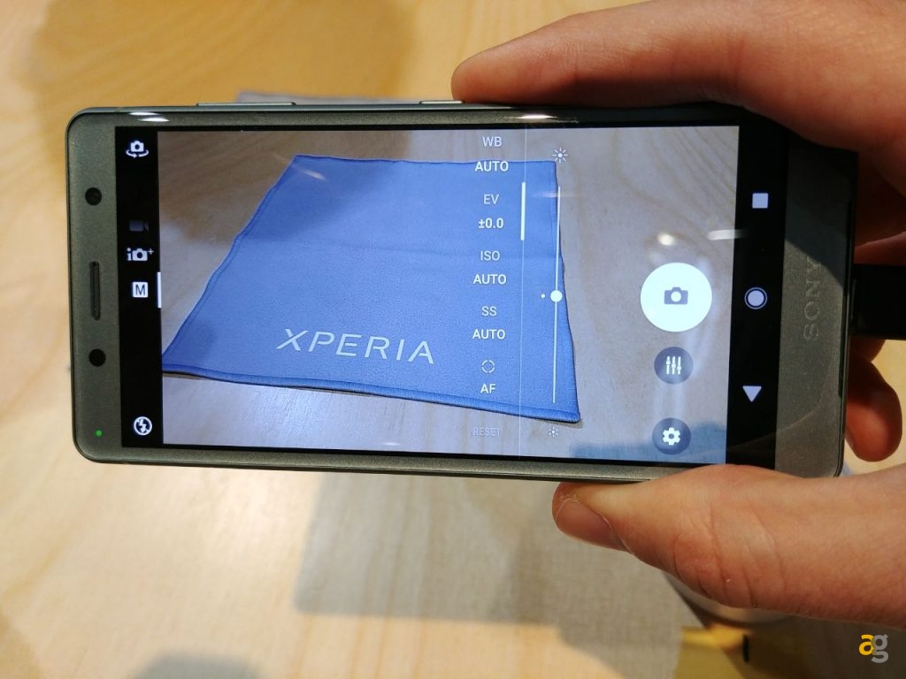 sony-xz2-compact-nuove-cuffie-ear-duo