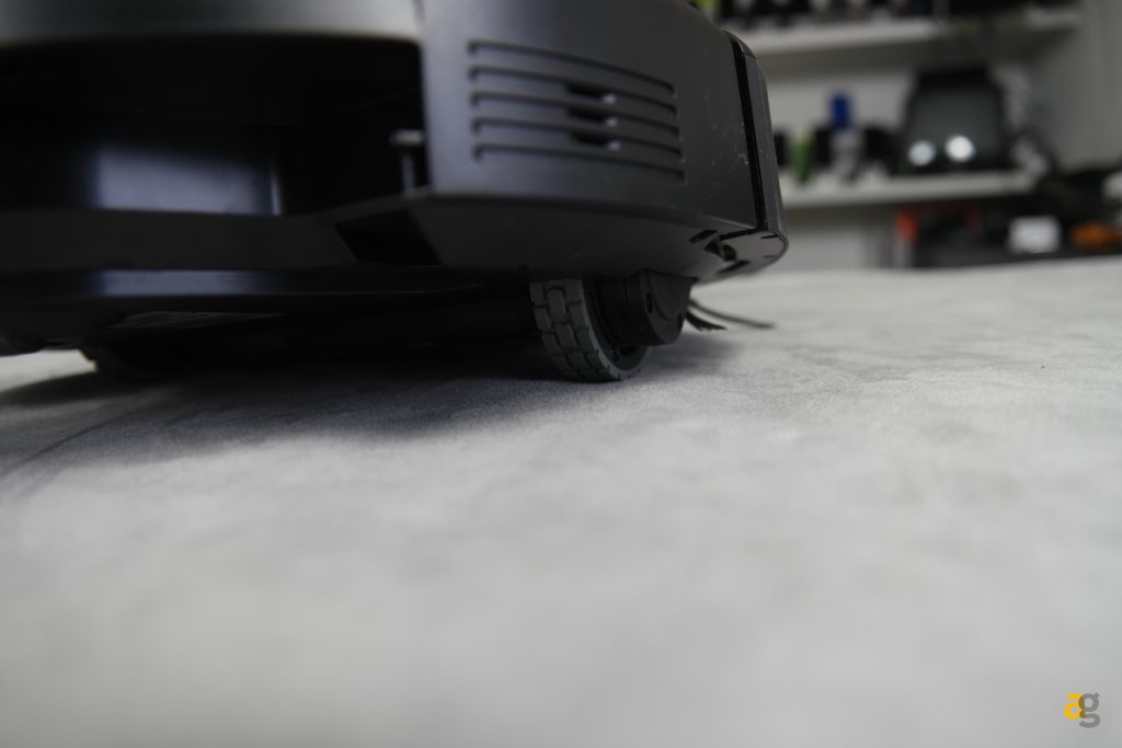 recensione-ecovacs-ozmo-930