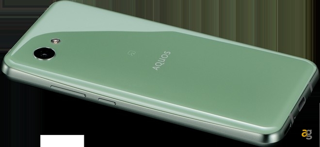 sharp-aquos-r2-compact-quando-una-tacca-non-basta