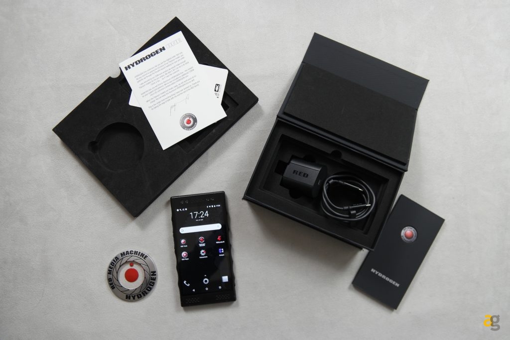 unboxing-red-hydrogen-con-display-olografico