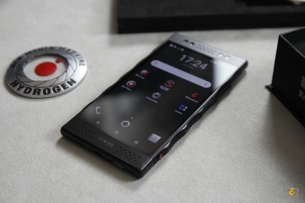 unboxing-red-hydrogen-con-display-olografico