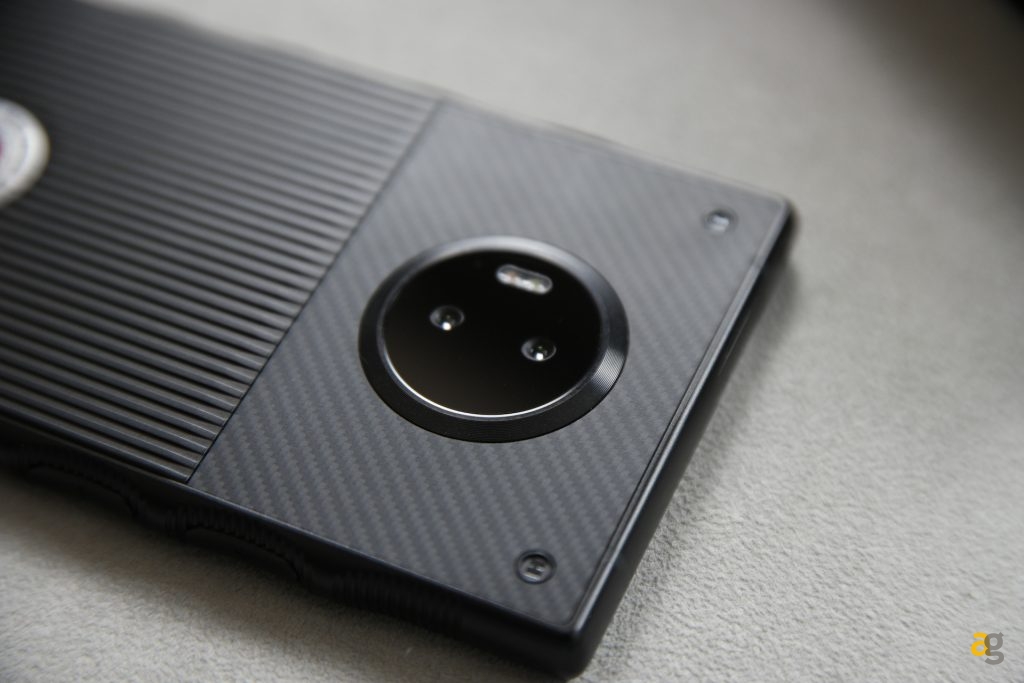 unboxing-red-hydrogen-con-display-olografico