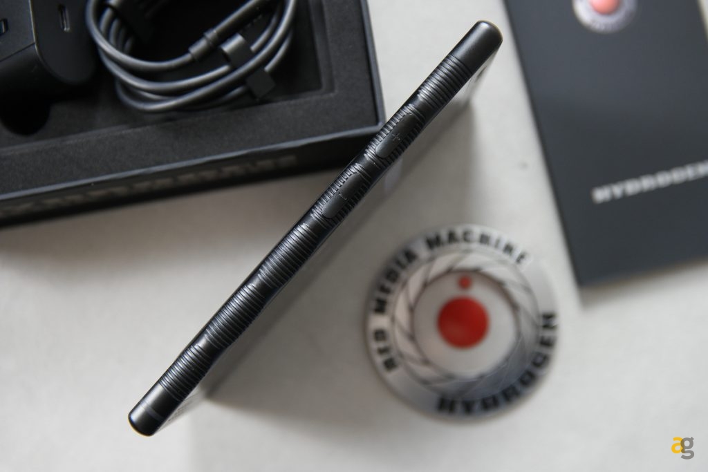 unboxing-red-hydrogen-con-display-olografico