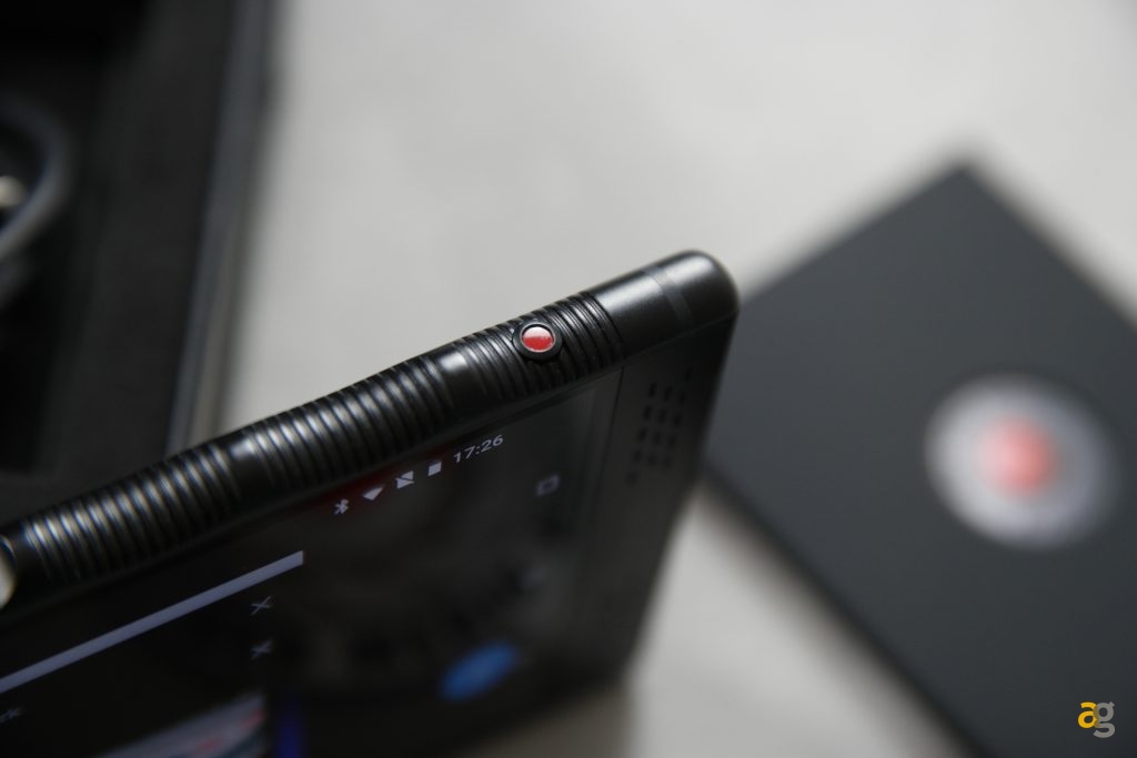 unboxing-red-hydrogen-con-display-olografico