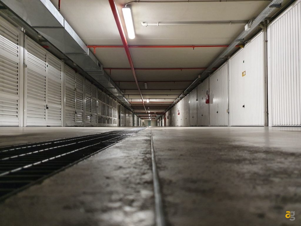 confronto-galaxy-s10e-e-iphone-xr