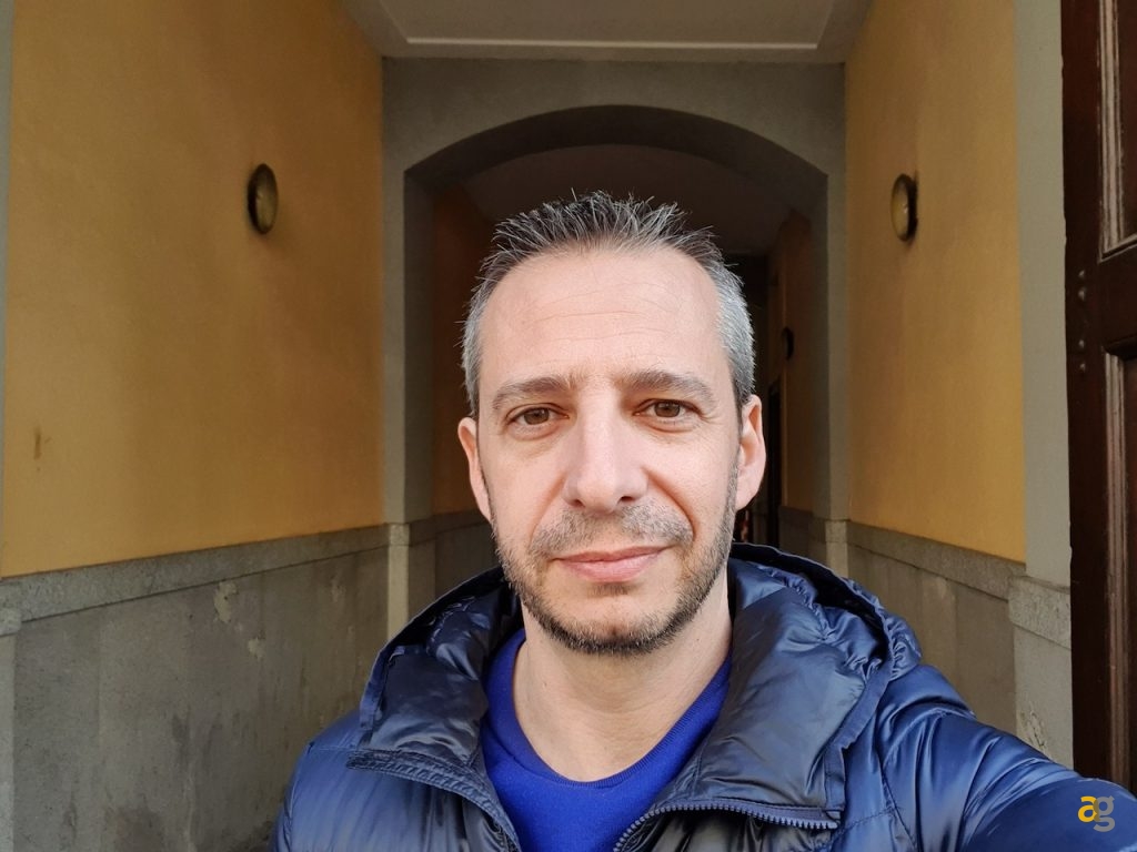 confronto-galaxy-s10e-e-iphone-xr