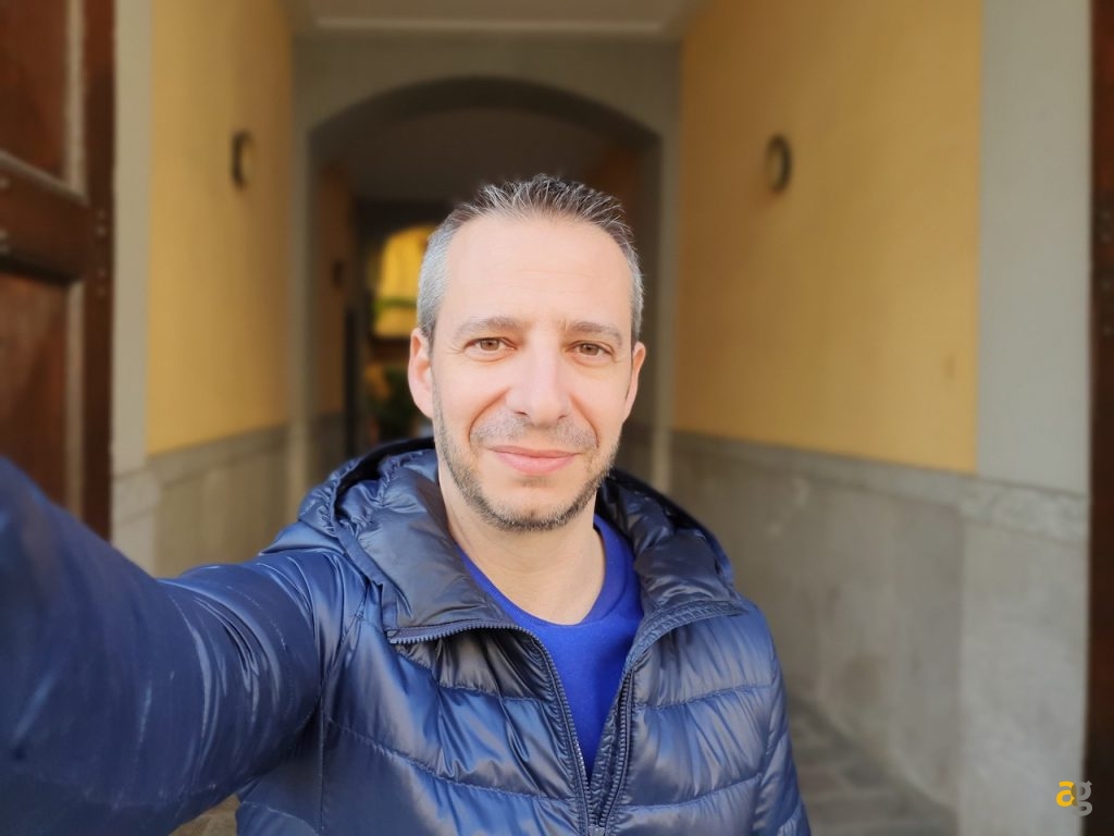 confronto-galaxy-s10e-e-iphone-xr