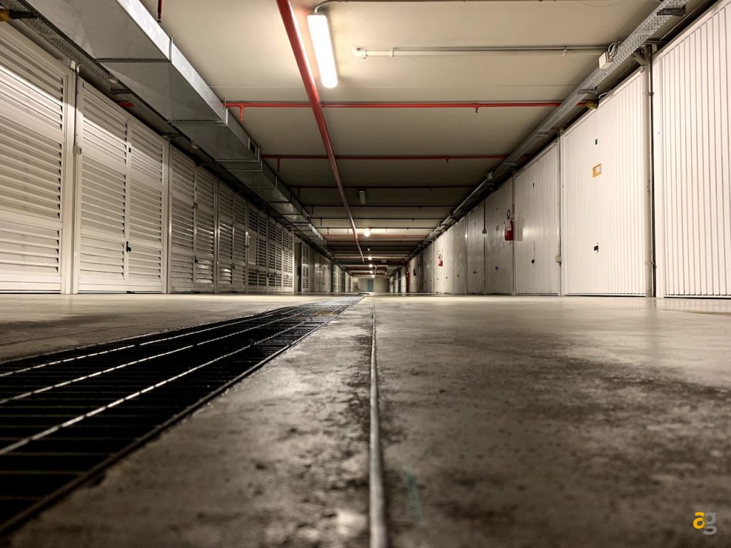 confronto-galaxy-s10e-e-iphone-xr