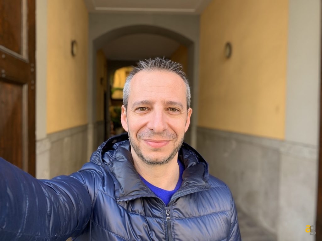 confronto-galaxy-s10e-e-iphone-xr