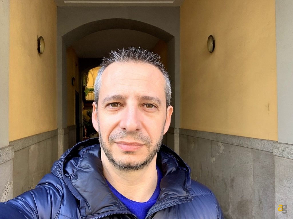 confronto-galaxy-s10e-e-iphone-xr