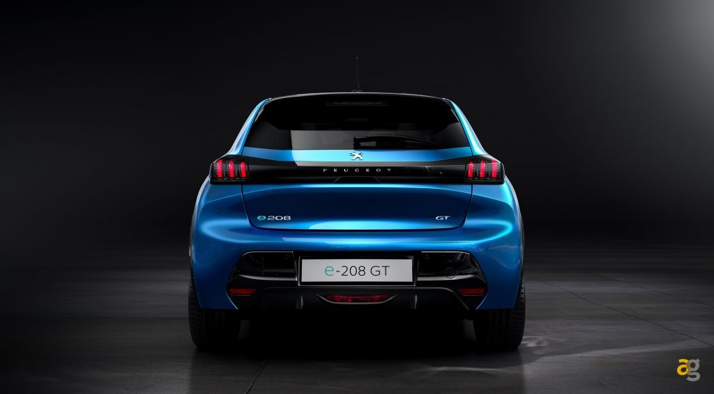 la-tecnologia-di-peugeot-208-elettrica-e-termica-anteprima
