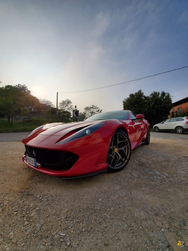 una-giornata-con-ferrari-812-e-galaxy-fold-5g