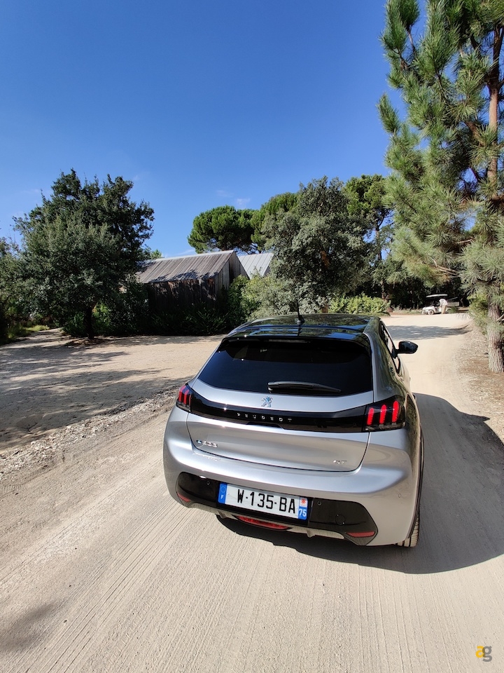 peugeot-208-elettrica-benzina-e-diesel-prova-su-strada