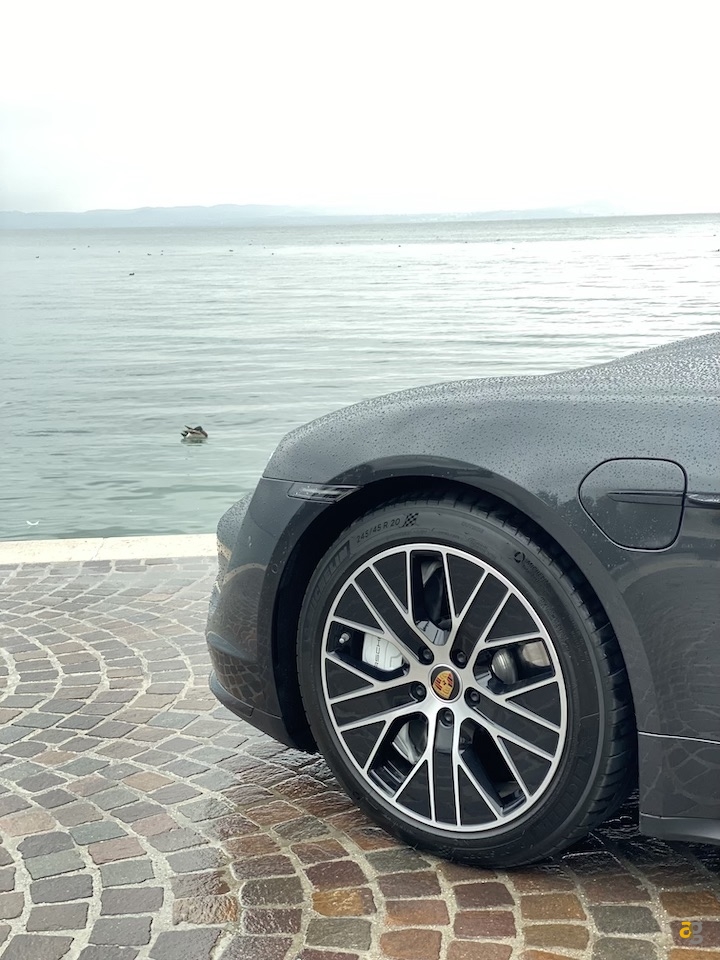 la-tecnologia-di-porsche-taycan-100-elettrica