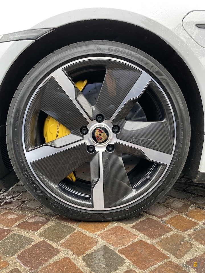 la-tecnologia-di-porsche-taycan-100-elettrica