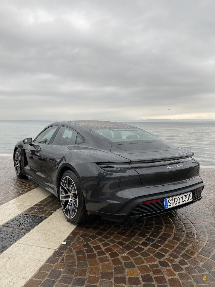 la-tecnologia-di-porsche-taycan-100-elettrica