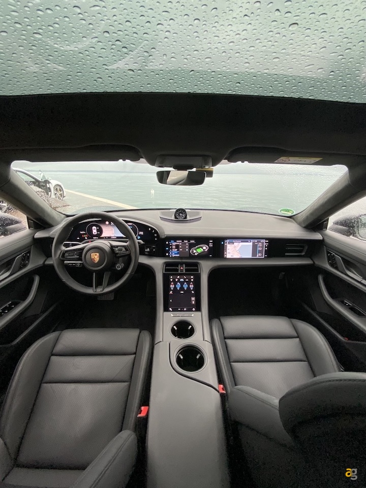 la-tecnologia-di-porsche-taycan-100-elettrica