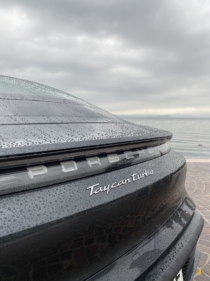 la-tecnologia-di-porsche-taycan-100-elettrica