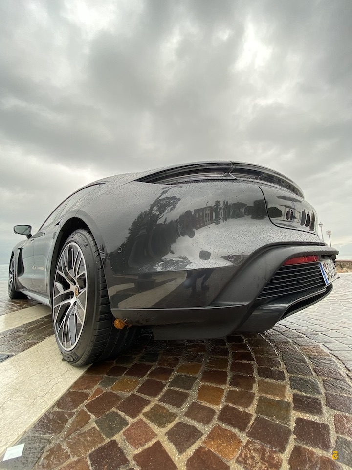 la-tecnologia-di-porsche-taycan-100-elettrica