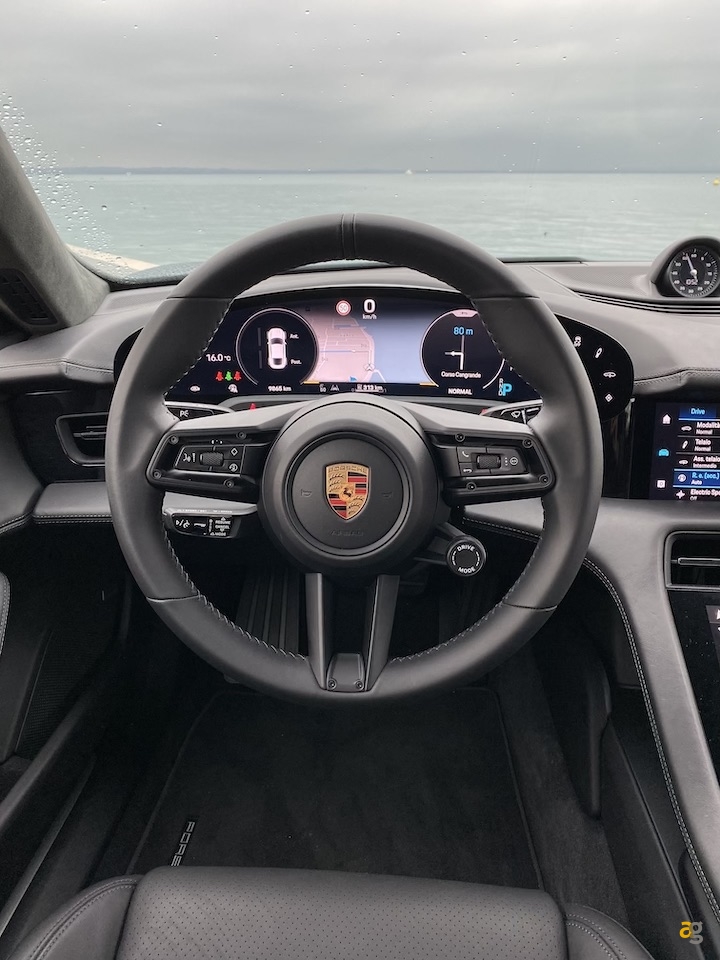 la-tecnologia-di-porsche-taycan-100-elettrica