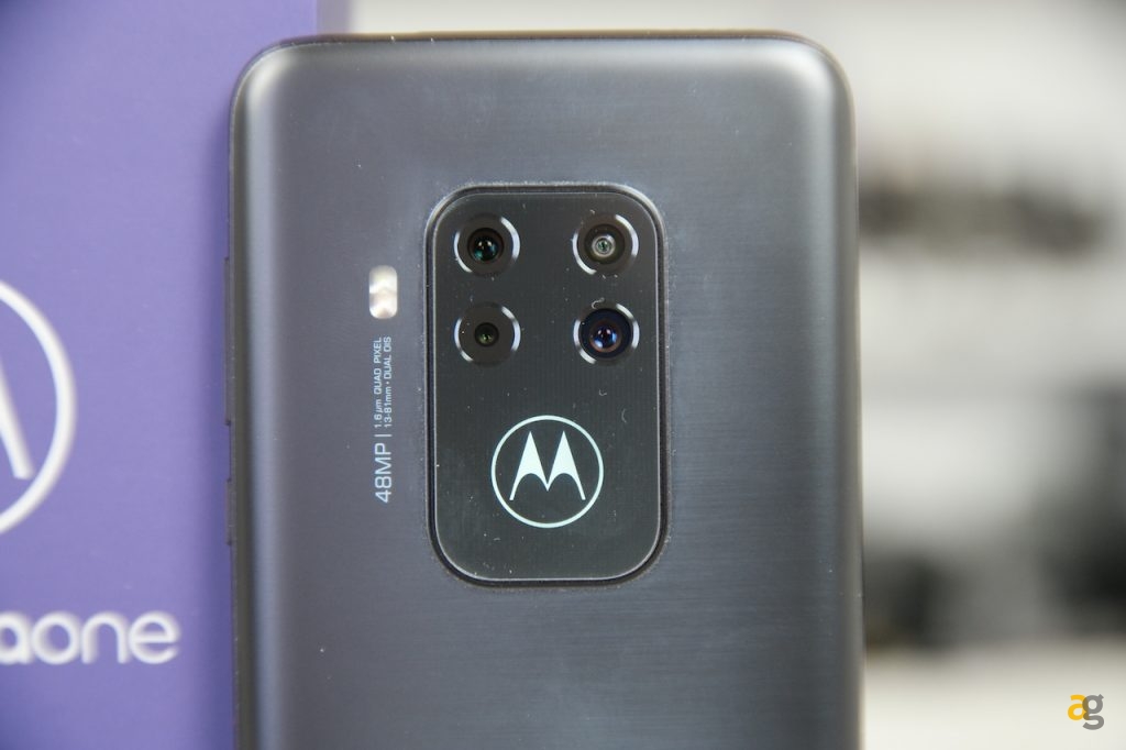 recensione-motorola-one-zoom