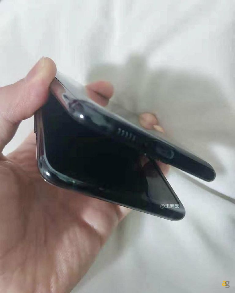 ecco-il-galaxy-fold-2-svelato-da-immagini-reali-design-a-conchiglia